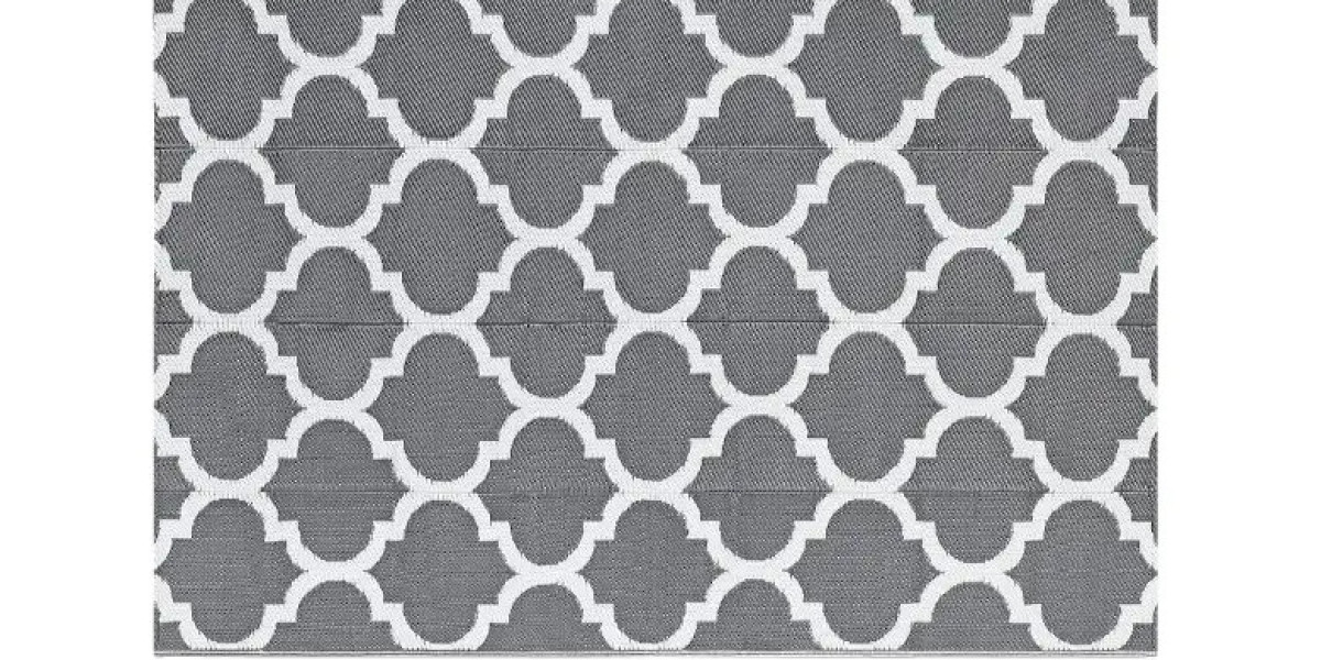 Understanding the Advantages of Using Reversible Patio Carpets with Dual-Surface Functionality